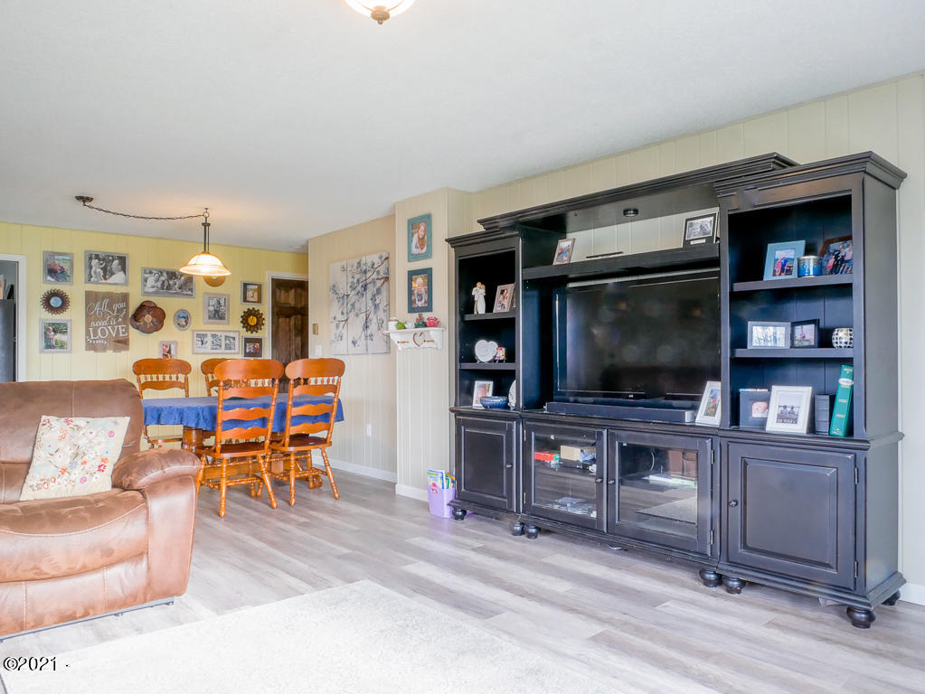 152 Northwest Grinstead Street Siletz, OR 97380 - Photo 3 of 30 Living Room