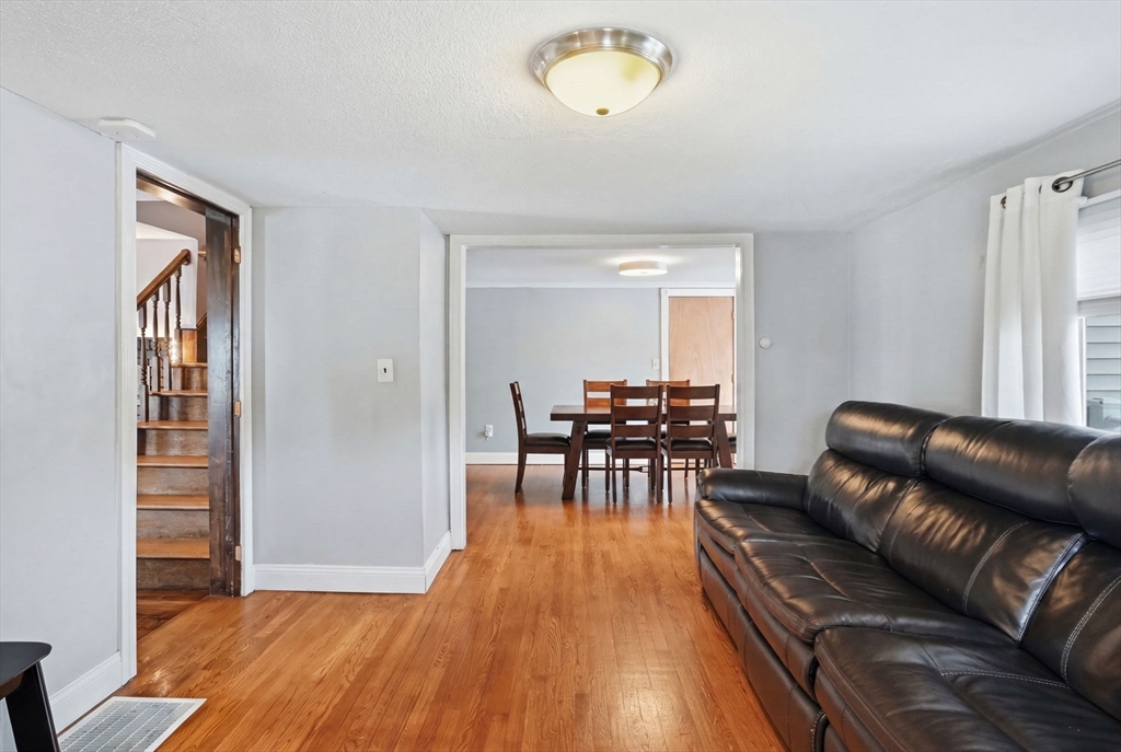31 Herrick Road Peabody, MA 01960 - Photo 6 of 23