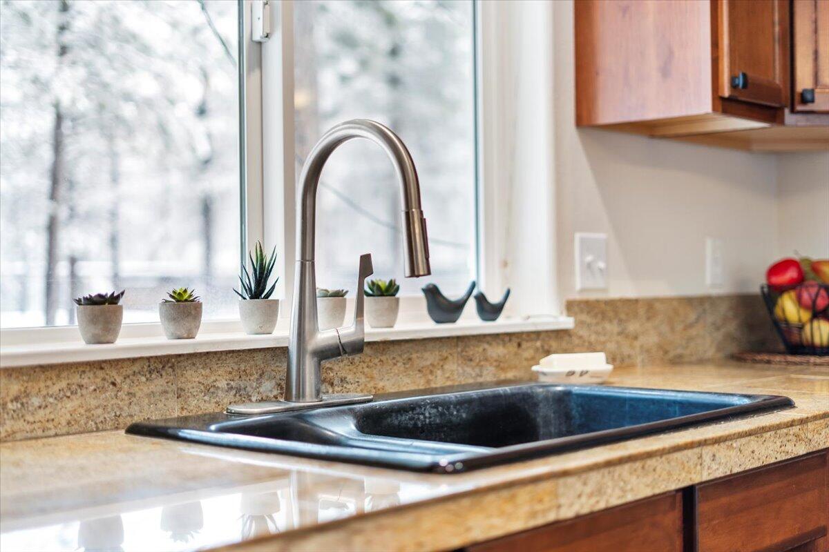 53249 Andrews Road La Pine, OR 97739 - Photo 15 of 49 21-Kitchen