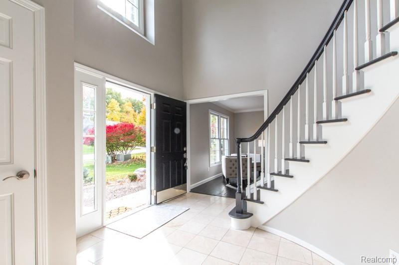 1461 Sandy Ridge Drive Rochester Hills, MI 48306 - Photo 2 of 39