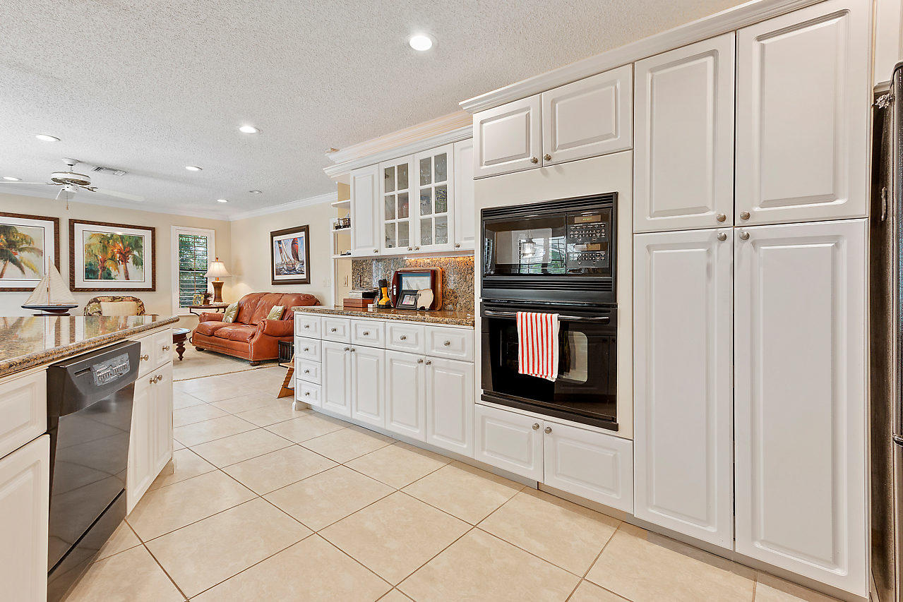 22449 Martella Avenue Boca Raton, FL 33433 - Photo 20 of 31 KITCHEN