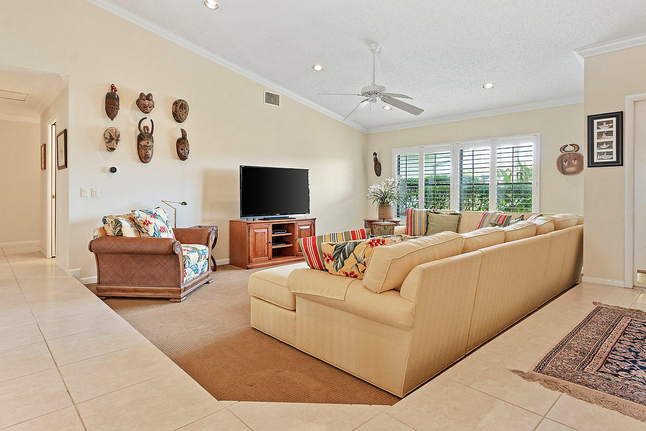 22449 Martella Avenue Boca Raton, FL 33433 - Photo 7 of 31 LIVING ROOM