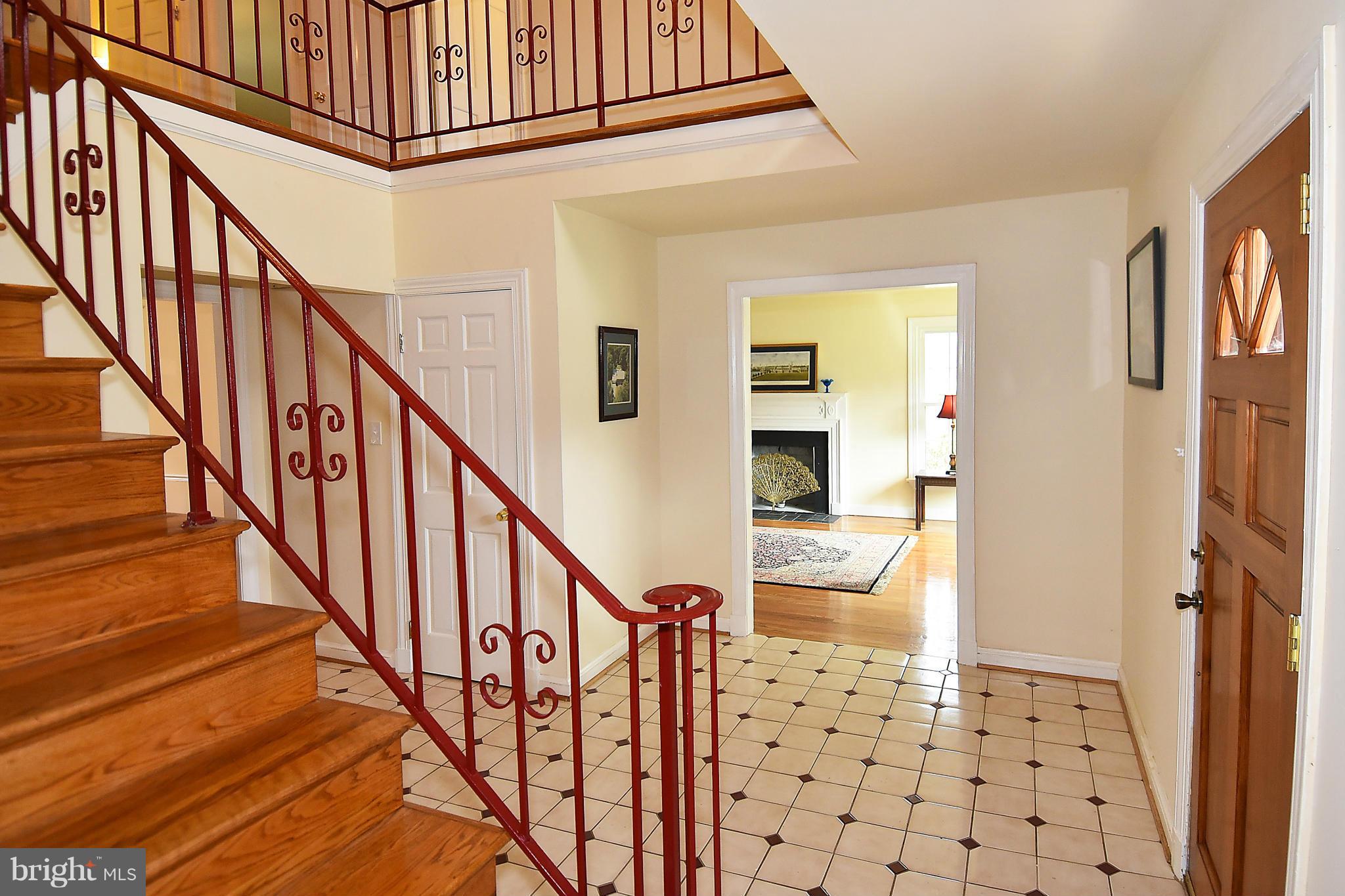 17939 Pond Road Ashton, MD 20861 - Photo 4 of 29 a view of a entryway