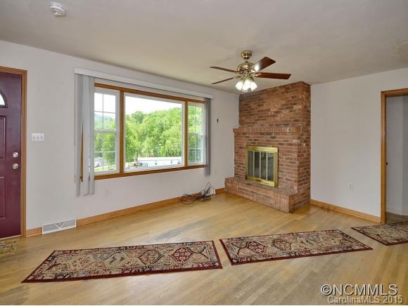 425 Rolling Hills Road Canton, NC 28716 - Photo 2 of 9