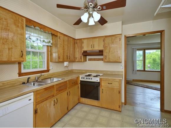 425 Rolling Hills Road Canton, NC 28716 - Photo 3 of 9