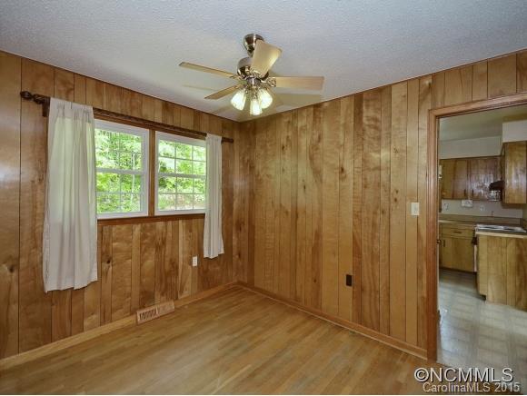 425 Rolling Hills Road Canton, NC 28716 - Photo 5 of 9