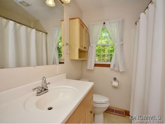 425 Rolling Hills Road Canton, NC 28716 - Photo 6 of 9