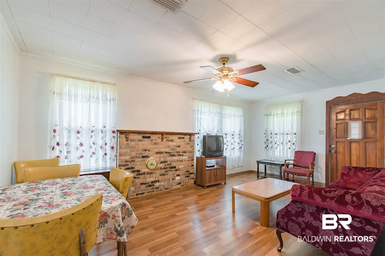 2439 Stanley Road Brewton, AL 36426 - Photo 8 of 30 Living Room