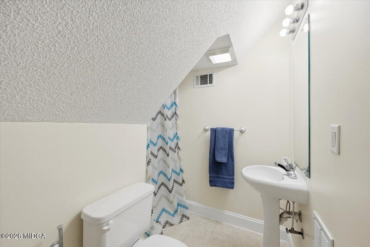 557 Aarons Circle Gray, GA 31032 - Photo 28 of 36 a bathroom with a sink a toilet and shower