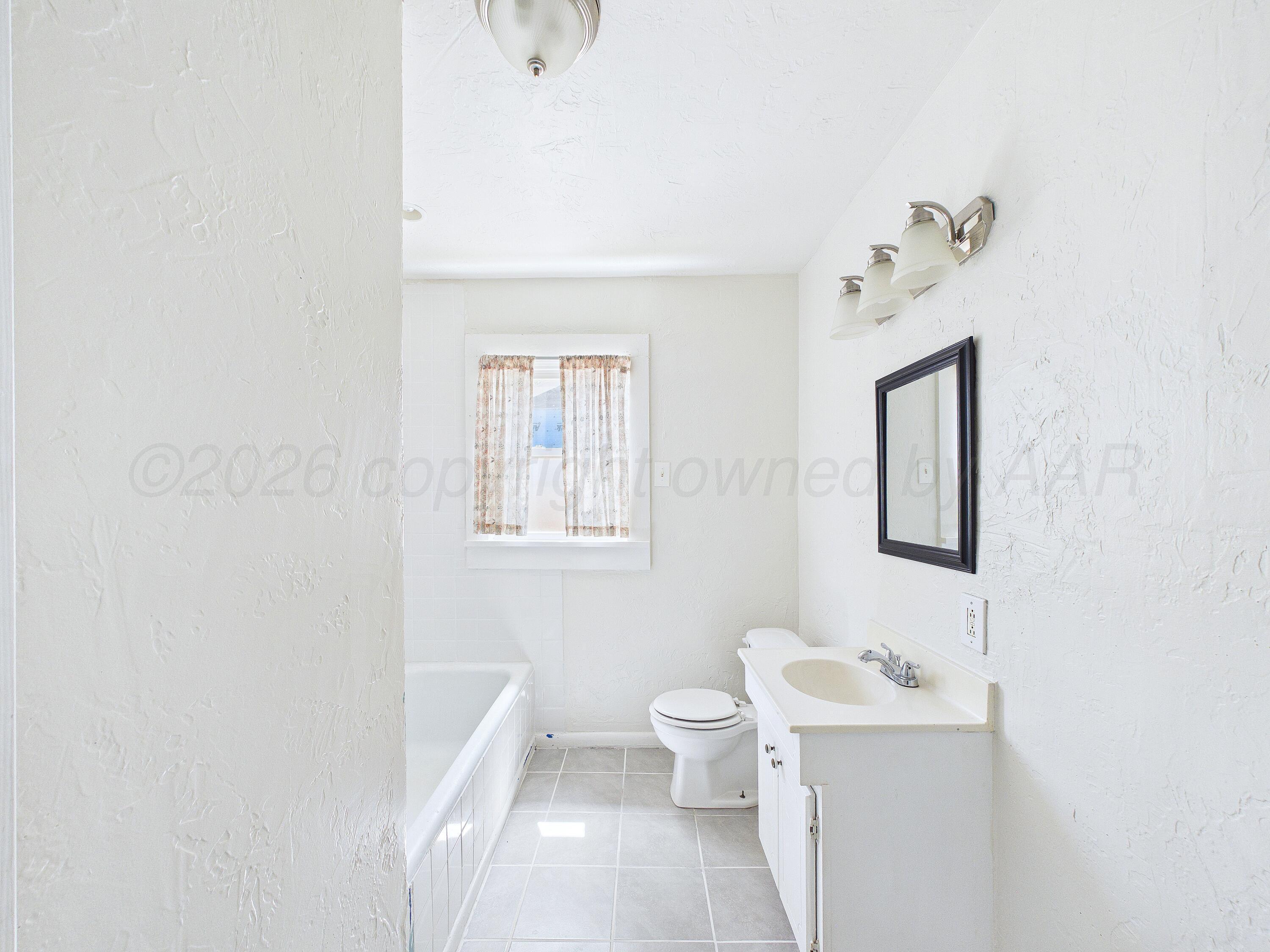 4011 South Polk Street Amarillo, TX 79110 - Photo 10 of 15 bathroom