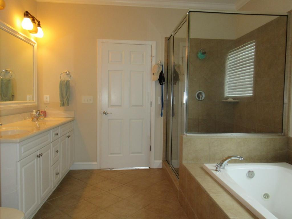 145 Rockingham Meadows Drive Johnson City, TN 37615 - Photo 9 of 17 MASTER BATH