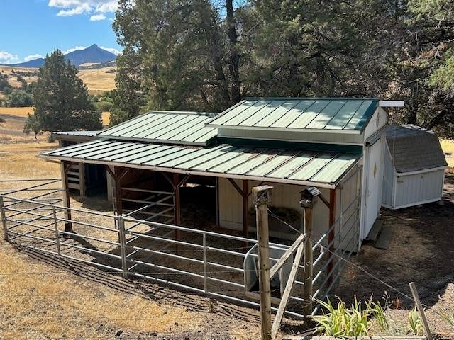 5320 Ager Beswick Road Hornbrook, CA 96044 - Photo 6 of 48 Gallery Image 6