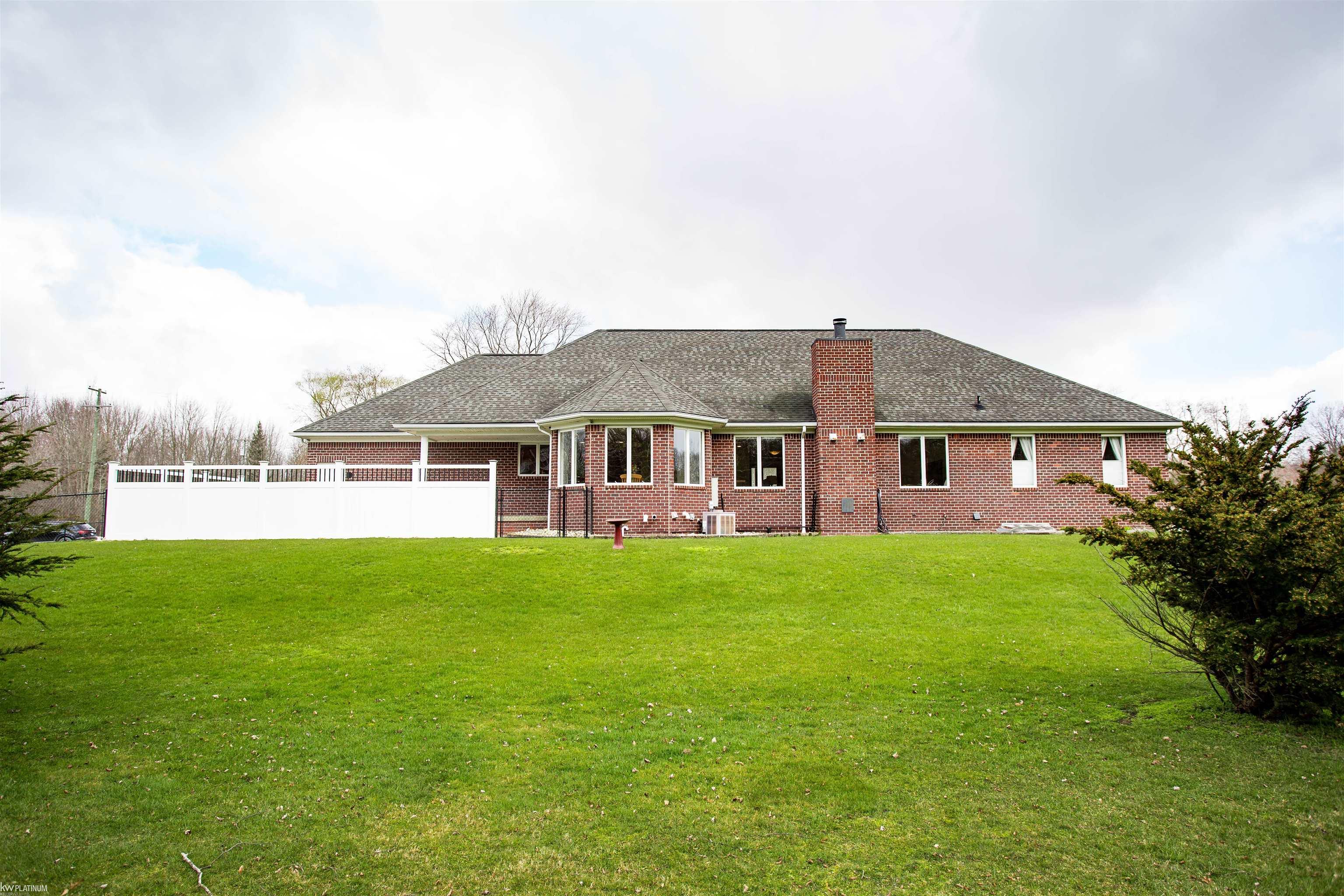 6431 Genaw Road Algonac, MI 48001 - Photo 44 of 65 50137941-f80a1586-1b8d-47b0-a6df-1a77520cfbf8.JPG