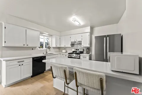 $889,000 | 10854 Morrison Street, Unit 2, North Hollywood, CA 91601