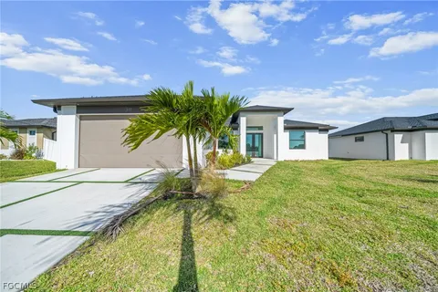 $385,000 | 405 Northeast 15th Terrace, Cape Coral, FL 33909