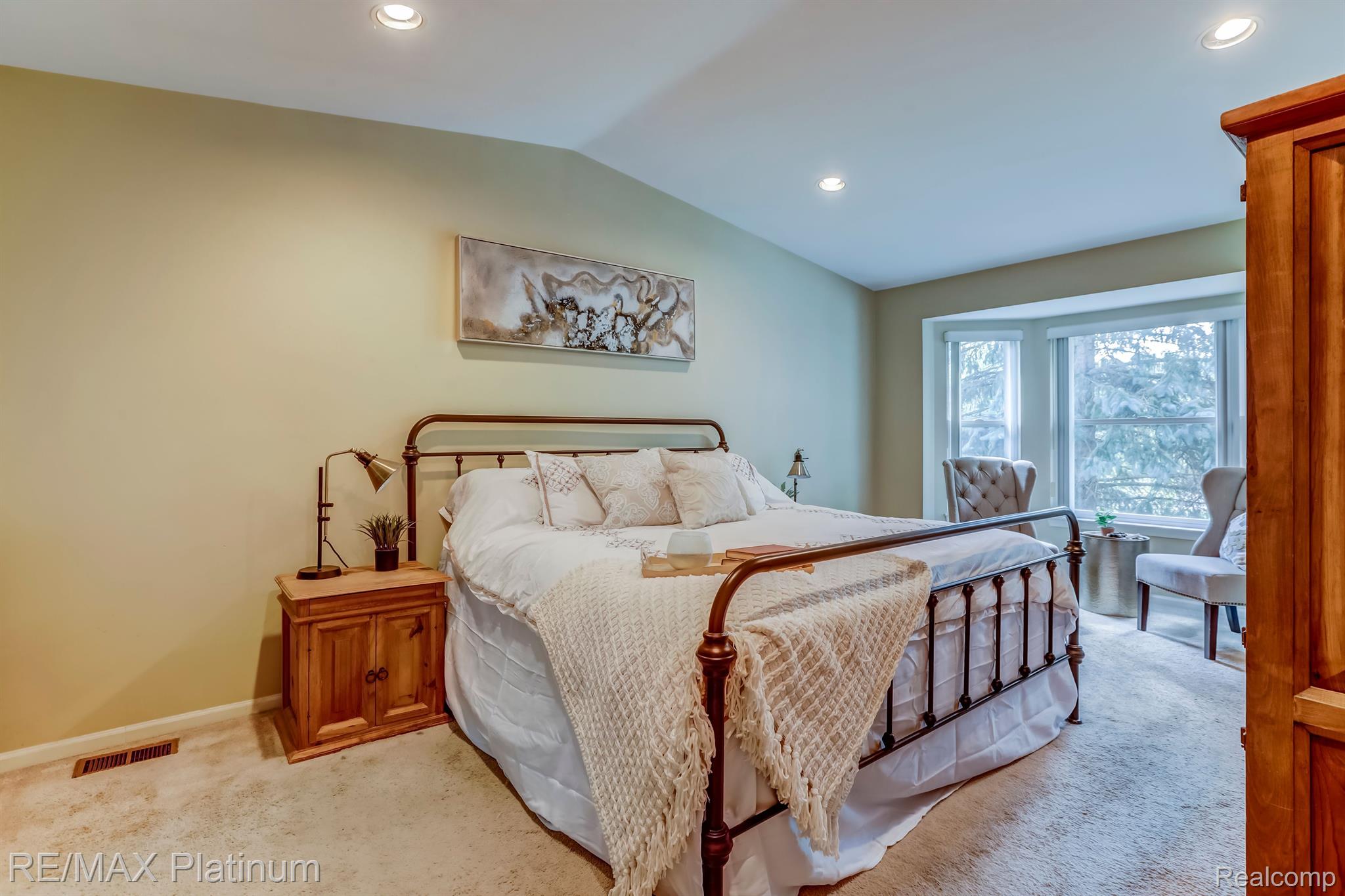 106 Chestnut Ridge Walled Lake, MI 48390 - Photo 21 of 32 106 Chestnut Ridge Primary Bedroom