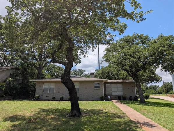 $2,150 | 4800 Dunlap Drive, Fort Worth, TX 76119