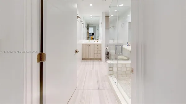 $5,500 | 19667 Turnberry Way, Unit 14F, Aventura, FL 33180