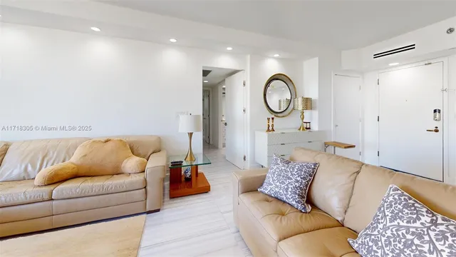 $5,500 | 19667 Turnberry Way, Unit 14F, Aventura, FL 33180