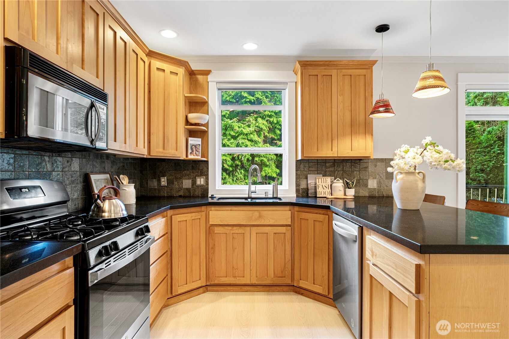 422 Federal Avenue East, Unit B Seattle, WA 98102 - Photo 13 of 25