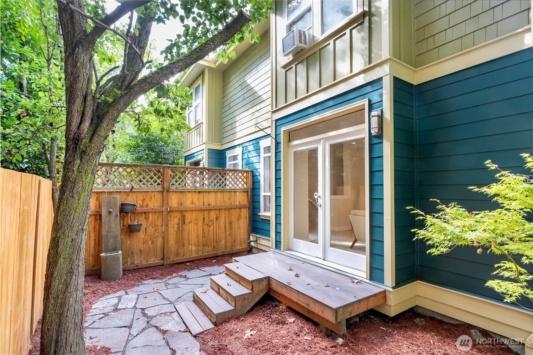 422 Federal Avenue East, Unit B Seattle, WA 98102 - Photo 23 of 25