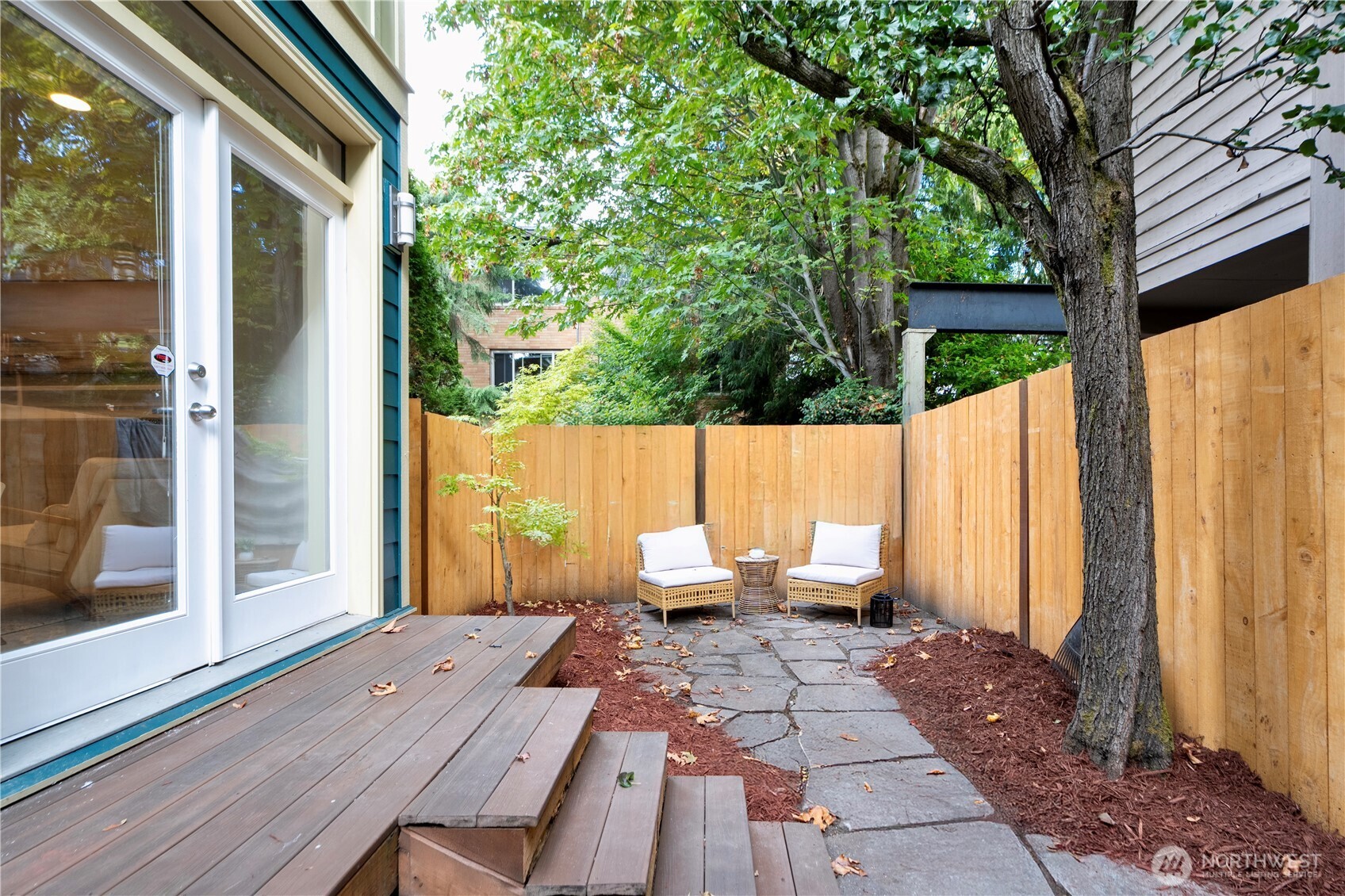 422 Federal Avenue East, Unit B Seattle, WA 98102 - Photo 24 of 25