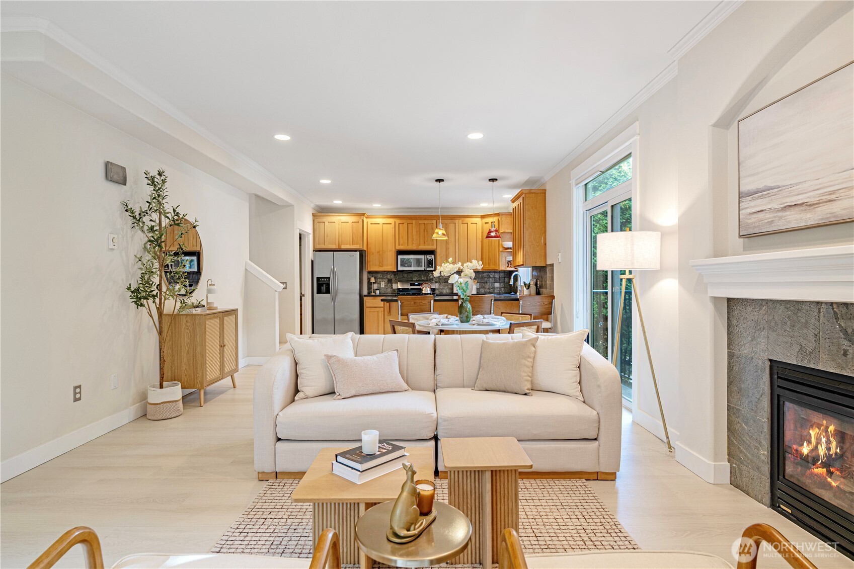 422 Federal Avenue East, Unit B Seattle, WA 98102 - Photo 7 of 25