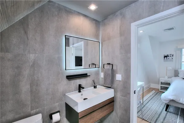 $15,000 | 18 Danbury Avenue, Westport, CT 06880