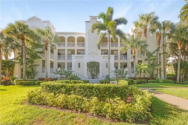 a view of house with swimming pool and lake view