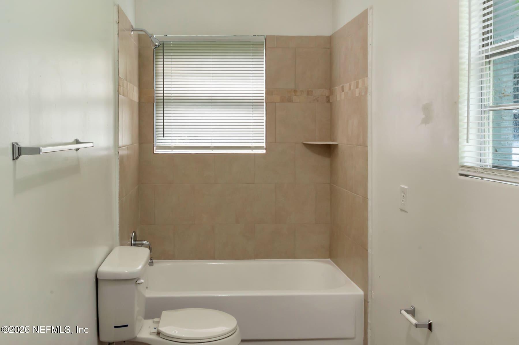 5626 Verbena Road Jacksonville, FL 32209 - Photo 4 of 18 DSC_0884