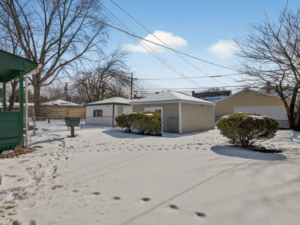 $2,100 | 27 164th Place, Calumet City, IL 60409