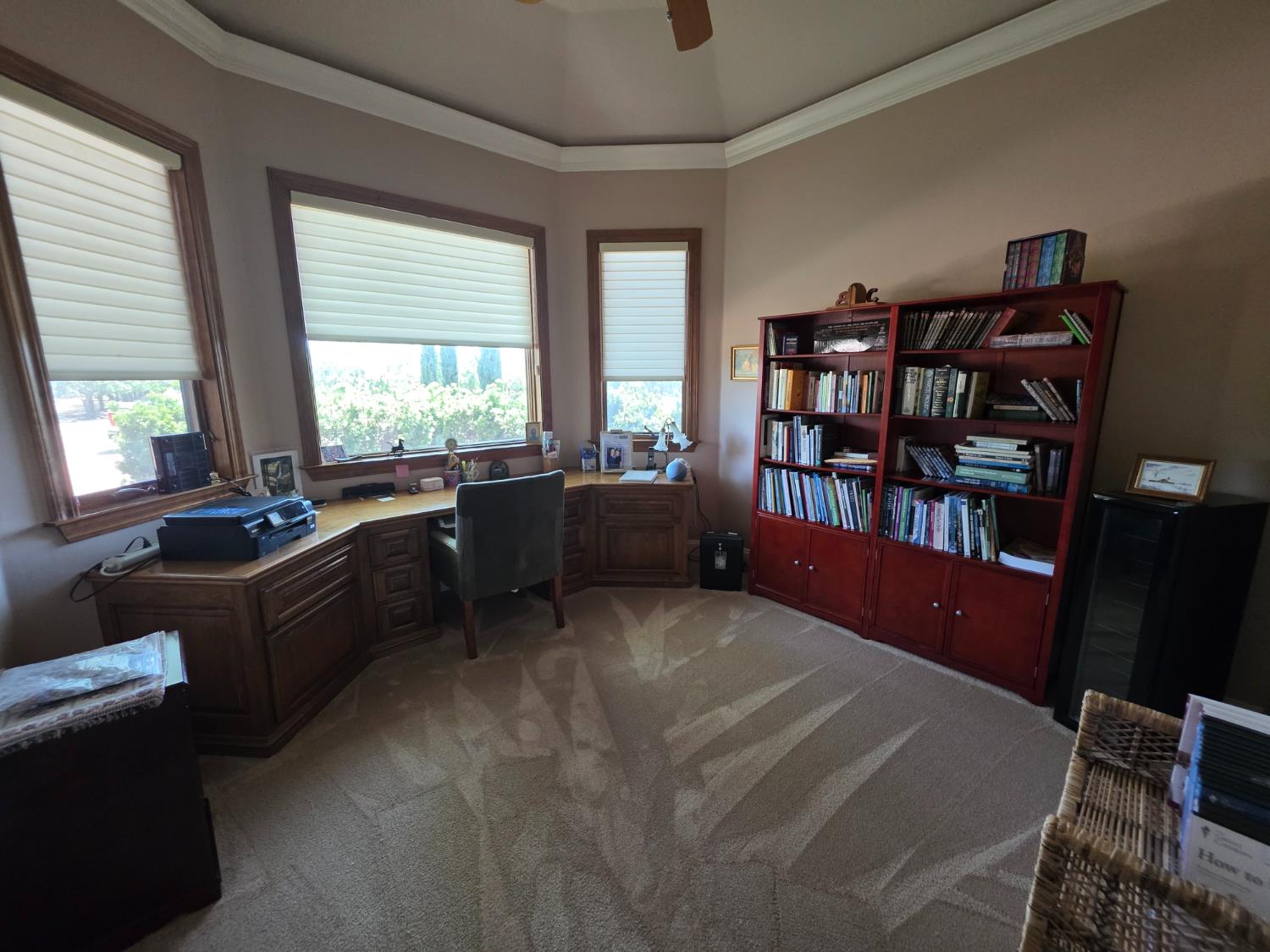 1072 Rorden Avenue Selma, CA 93662 - Photo 19 of 40 a room with furniture and window