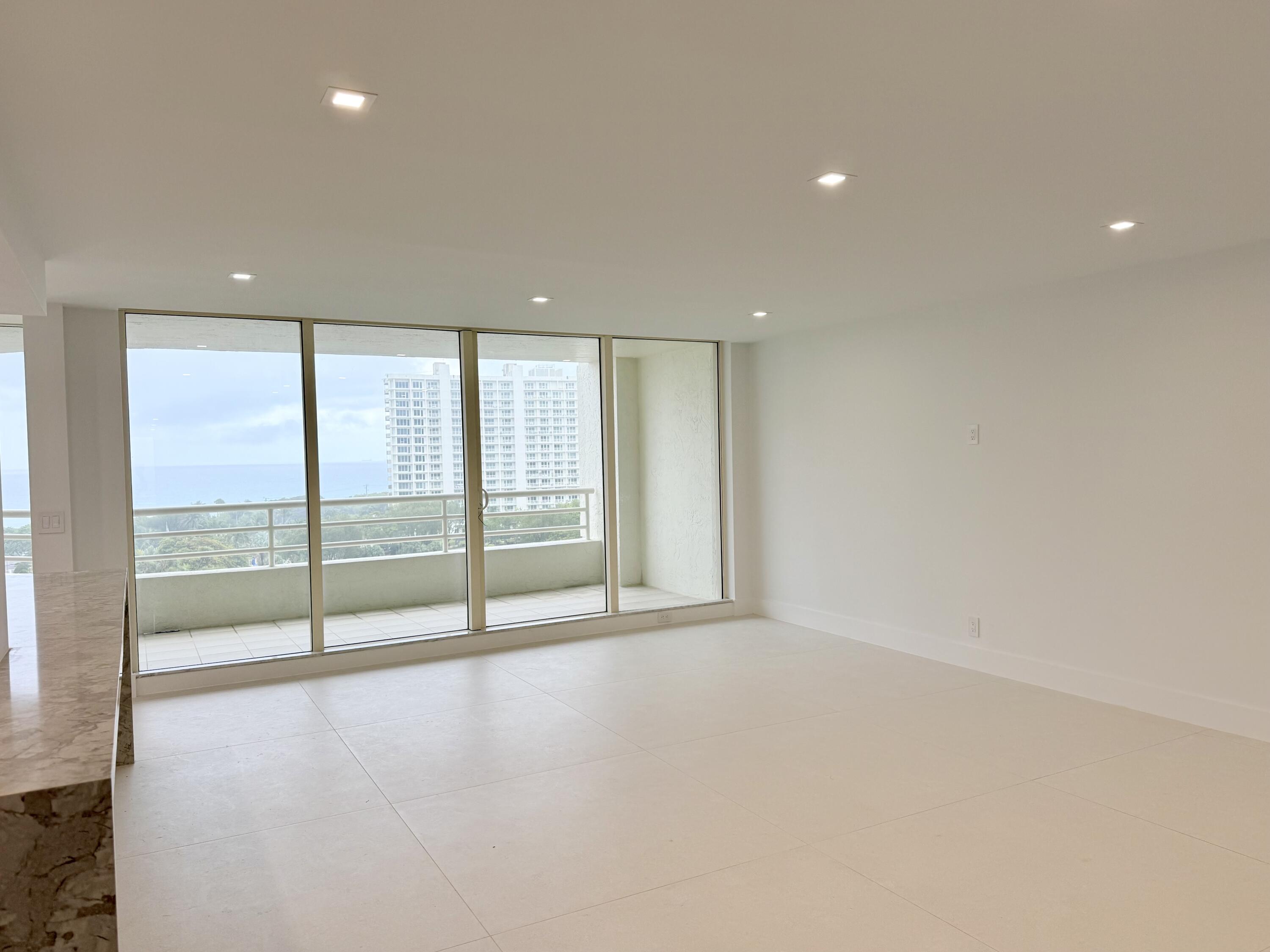 4201 North Ocean Boulevard Boca Raton, FL 33431 - Photo 25 of 39 Living Room