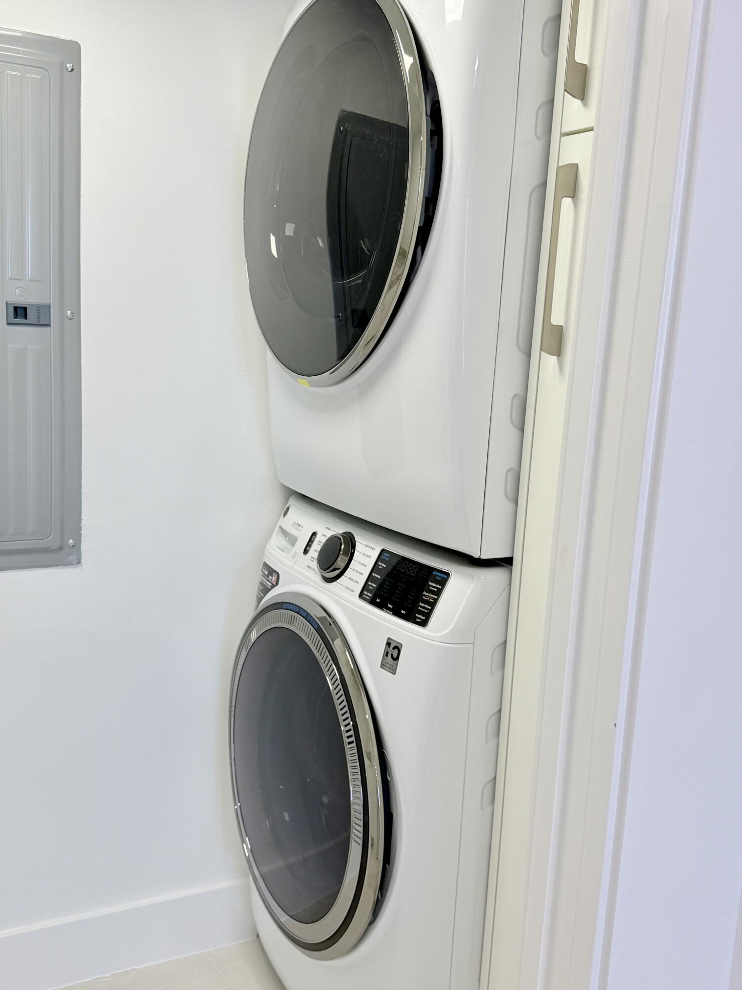 4201 North Ocean Boulevard Boca Raton, FL 33431 - Photo 6 of 39 New Washer/Dryer