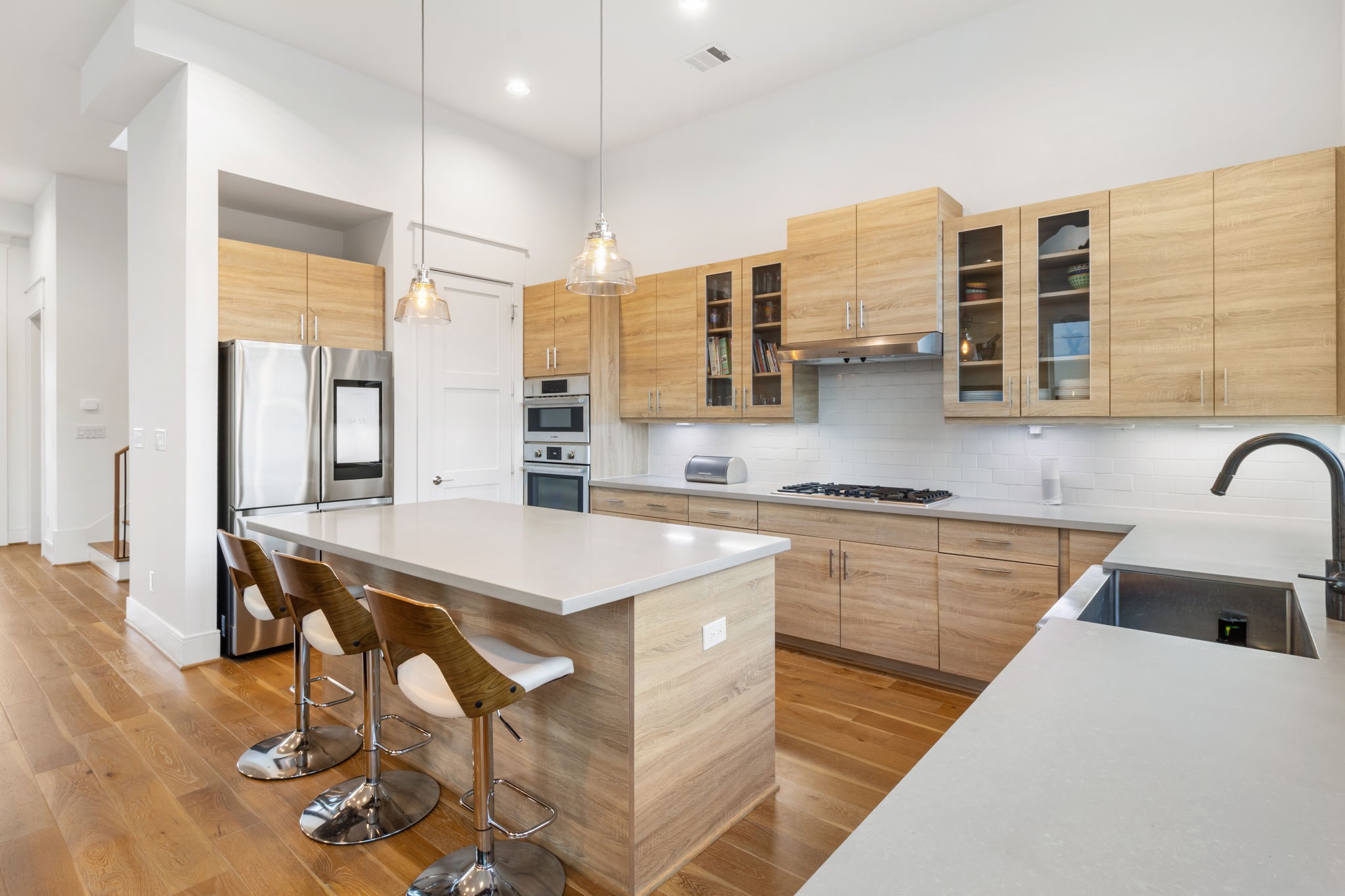 3302 Cardinal Crest Lane Houston, TX 77080 - Photo 17 of 46 a kitchen with stainless steel appliances granite countertop a sink a stove and a refrigerator