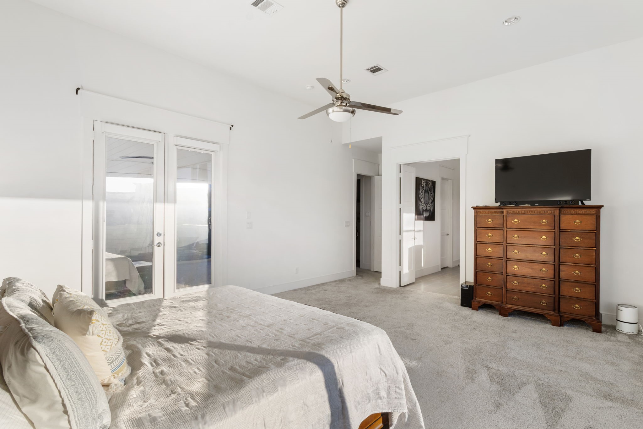 3302 Cardinal Crest Lane Houston, TX 77080 - Photo 25 of 46 a bedroom with a bed and a flat tv screen
