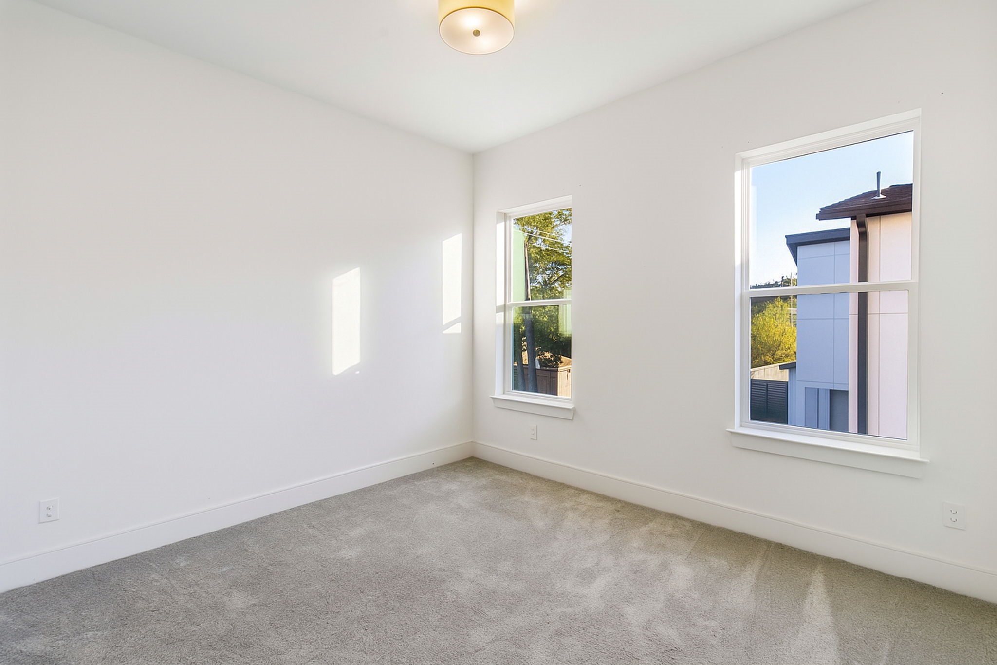 3302 Cardinal Crest Lane Houston, TX 77080 - Photo 31 of 46 an empty room with windows