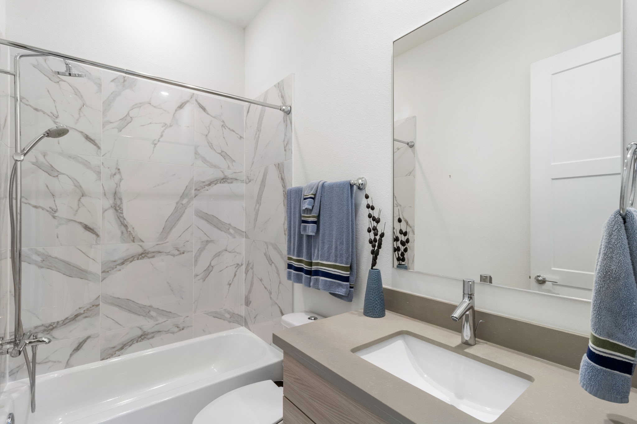 3302 Cardinal Crest Lane Houston, TX 77080 - Photo 34 of 46 a bathroom with a sink and a mirror