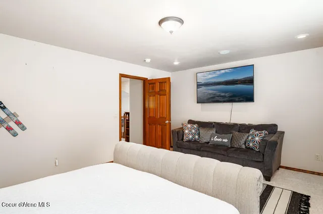 $779,999 | 608 Country Club Lane, Pinehurst, ID 83850