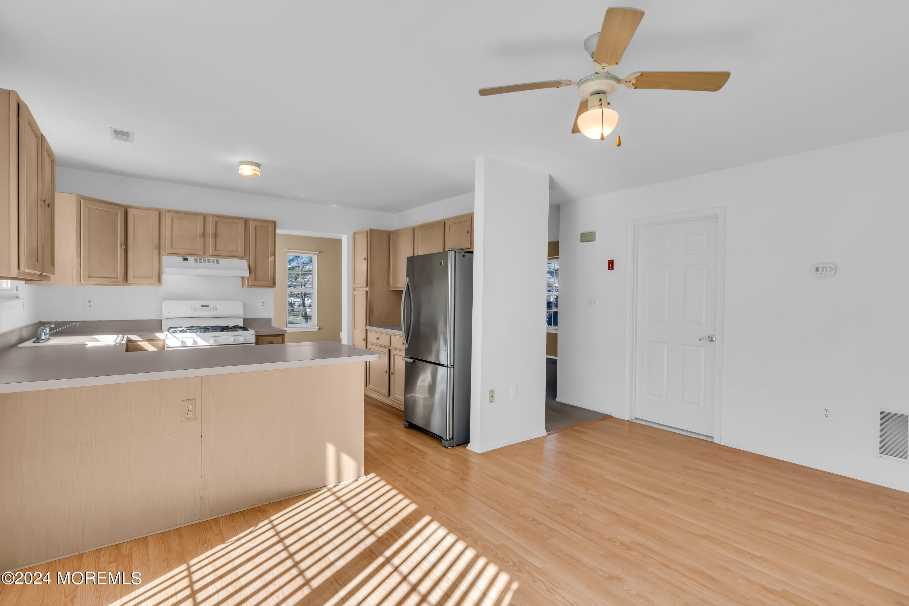 72 Ridge Place Freehold, NJ 07728 - Photo 3 of 34 022_dsc01245
