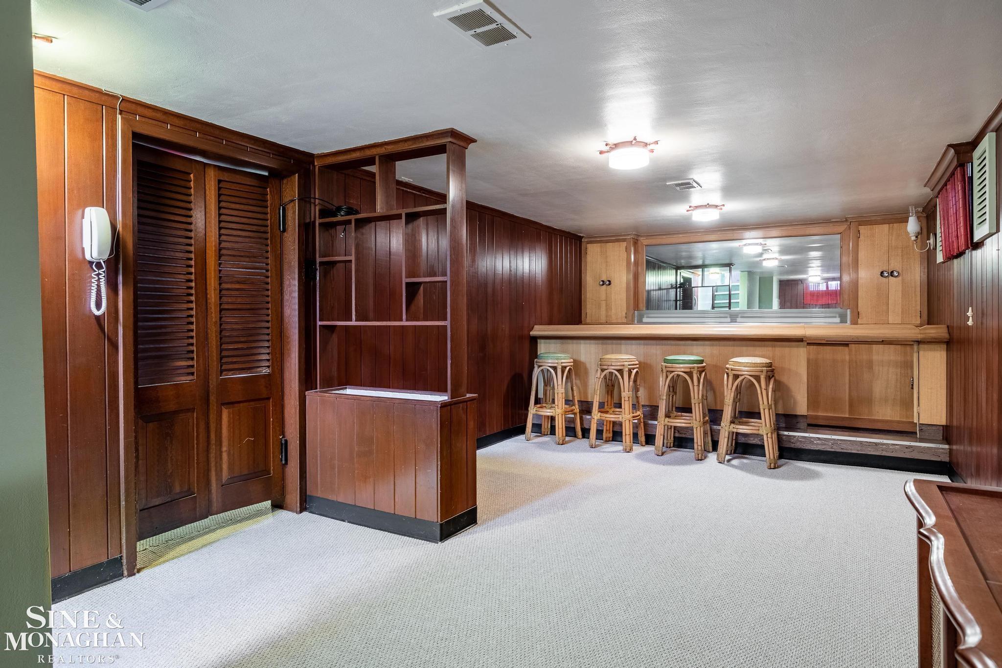 1645 Fairholme Road Grosse Pointe, MI 48236 - Photo 18 of 24 50087989-17.JPG