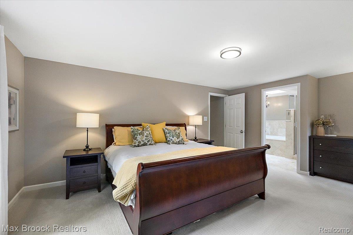 545 Whitehall Road Bloomfield Hills, MI 48304 - Photo 18 of 41 Primary Bedroom View 2