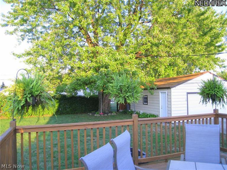 1747 Bellingham Road Cleveland, OH 44124 - Photo 2 of 16