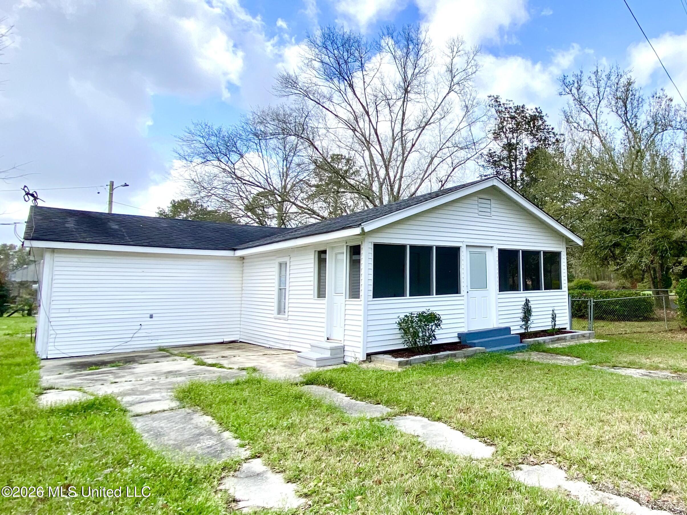 149 Grover Barrett Road Picayune, MS 39466 - Photo 1 of 27 1, Main Photo, IMG_8758