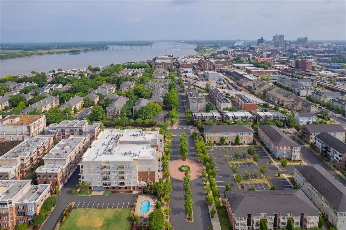 665 Tennessee Street, Unit 306 Memphis, TN 38103 - Photo 31 of 35 an aerial view of a city with lots of residential buildings