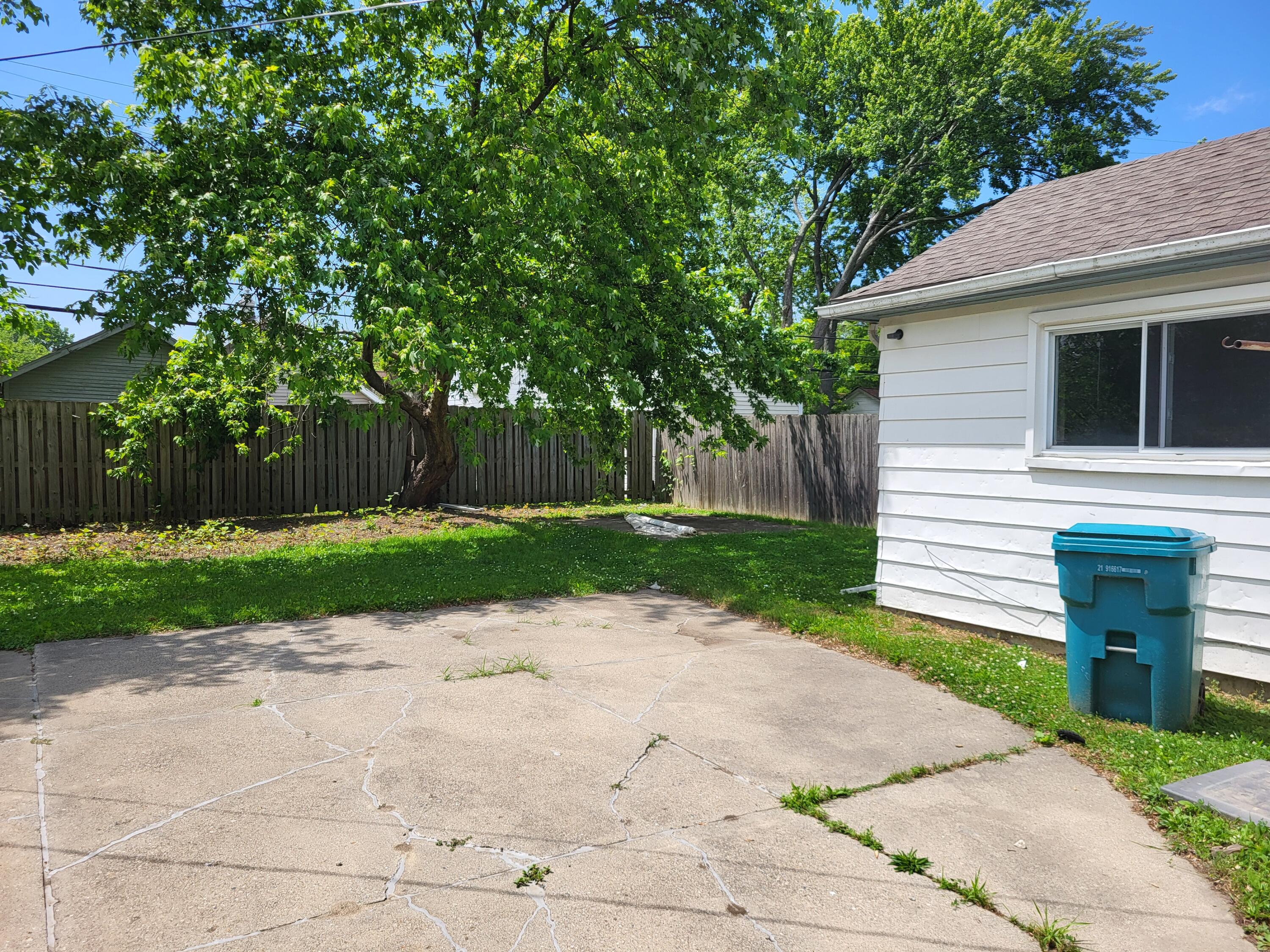 23077 Piper Avenue Eastpointe, MI 48021 - Photo 13 of 14 20250616_144220