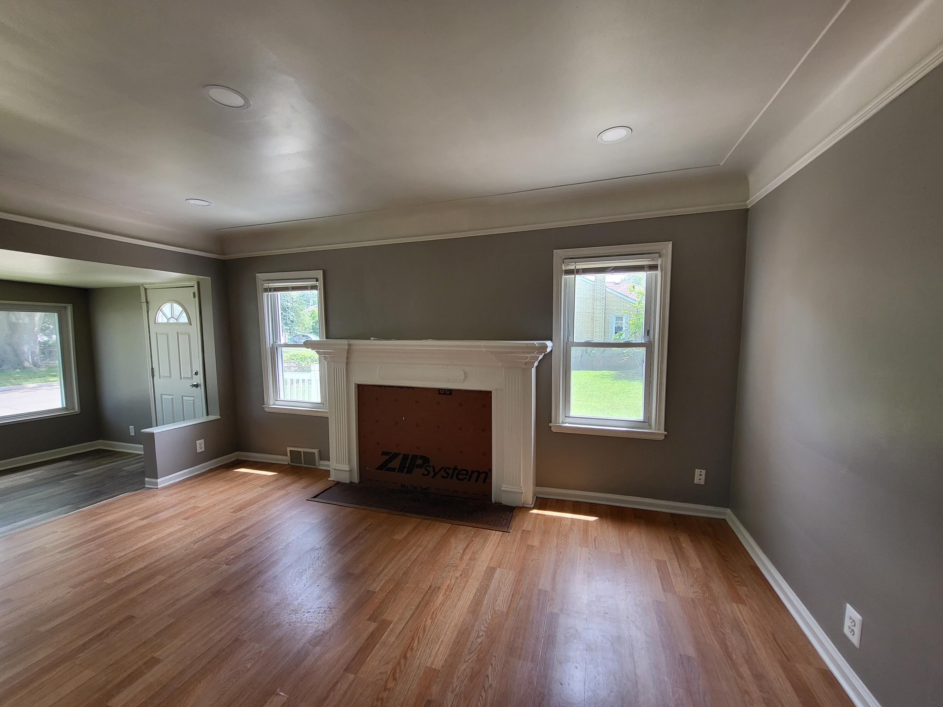 23077 Piper Avenue Eastpointe, MI 48021 - Photo 5 of 14 20250616_143631