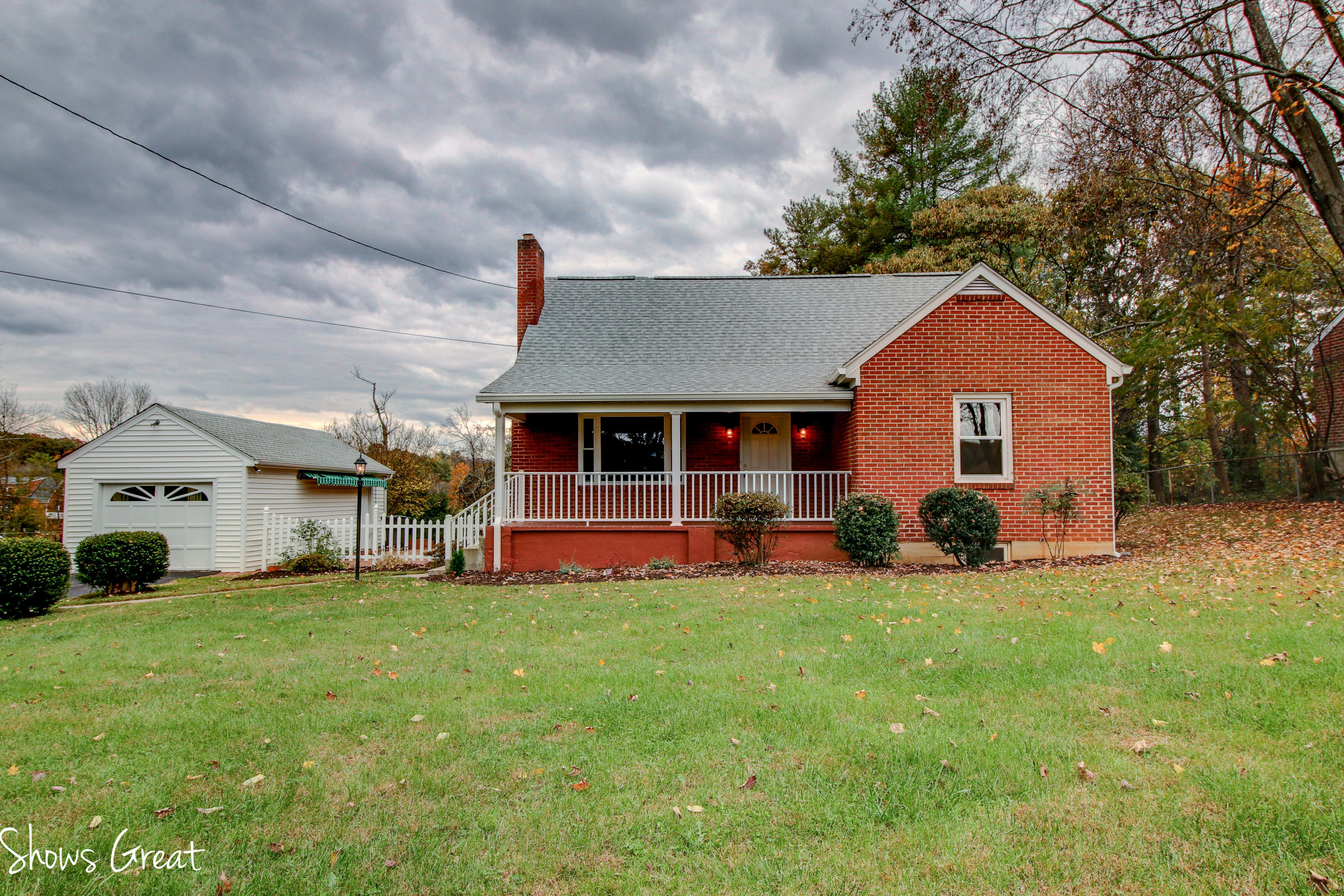 3510 Grandin Road Southwest Roanoke, VA 24018 - Photo 2 of 55 _MG_0031_2_3