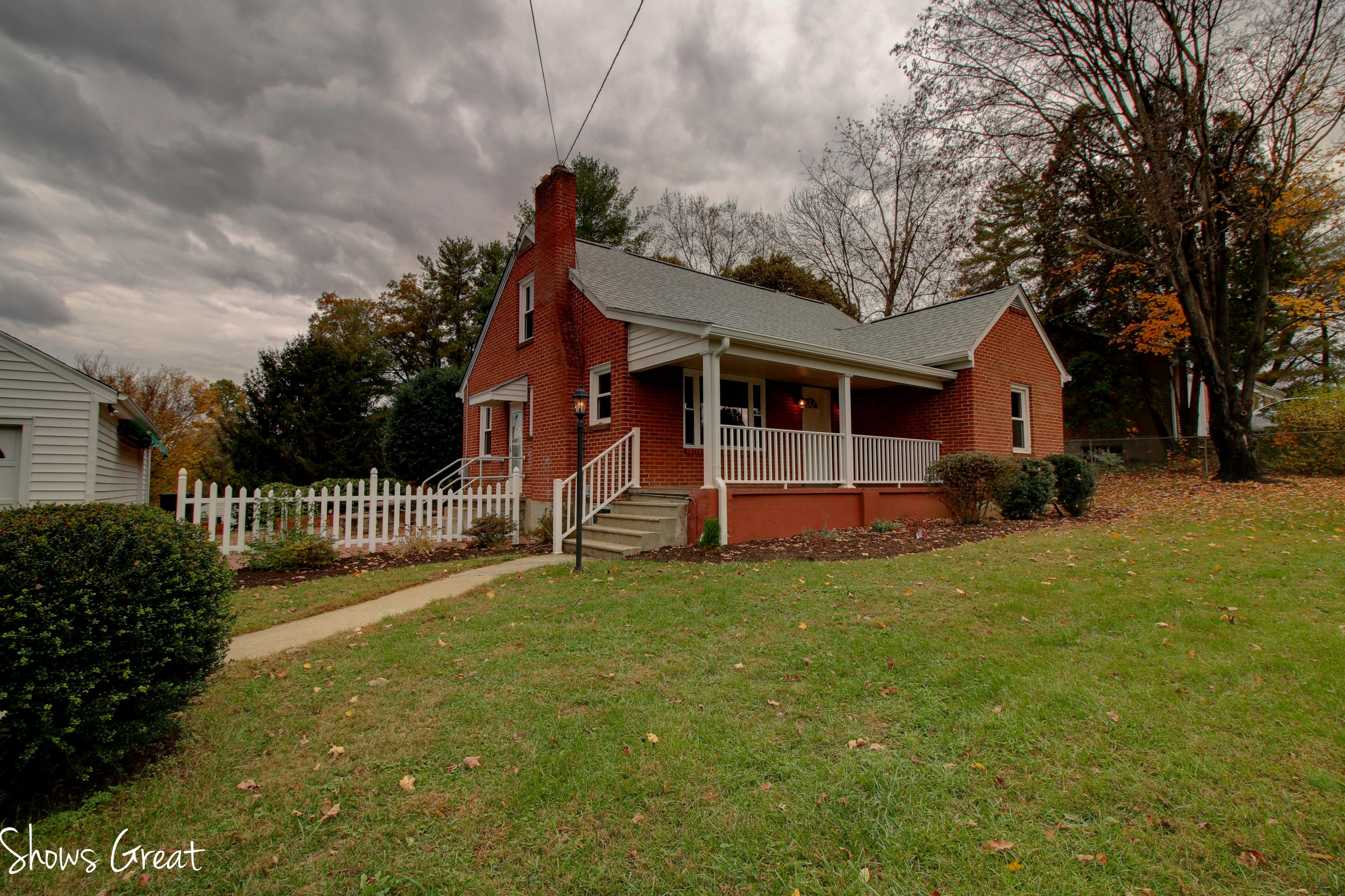 3510 Grandin Road Southwest Roanoke, VA 24018 - Photo 3 of 55 _MG_0037_8_9