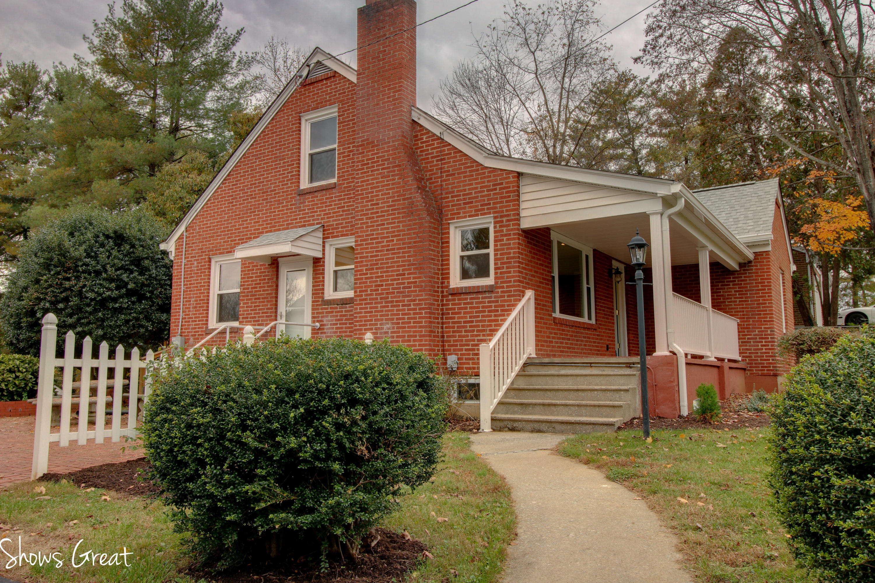3510 Grandin Road Southwest Roanoke, VA 24018 - Photo 4 of 55 _MG_9865_6_7